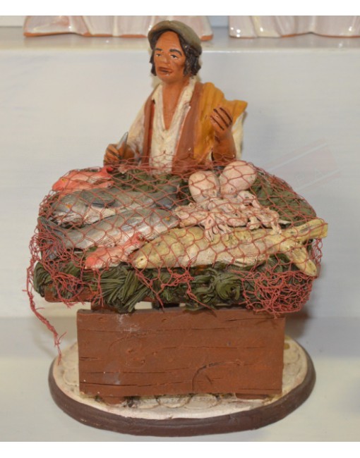 Statuina cm 20 pastore con banco pesce per presepe in terracotta dipinta a mano