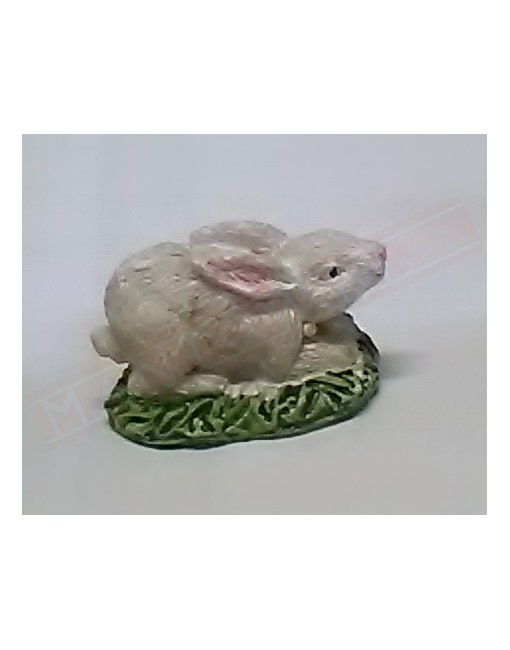 Coniglio per presepe accovacciato con base verde